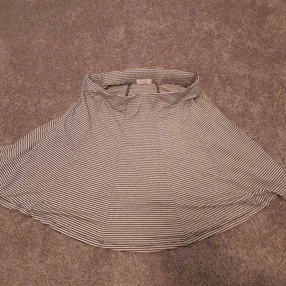 Black and White Striped Skirt - Picture 2 of 4